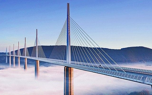 EL VIADUCTO DE MILLAU (FRANCIA)