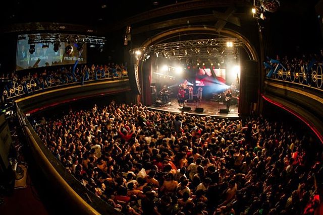 Teatro de colegiales y el lleno total