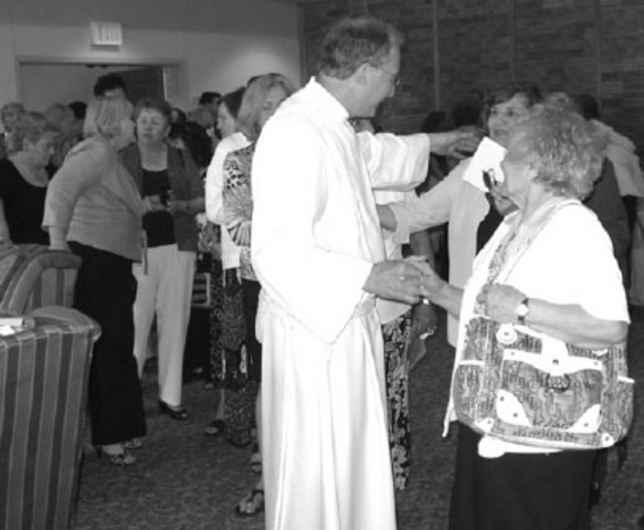 Fr. Ken White celebrates his final mass as Pastor