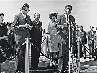 Jhon F. Kennedy visita Colombia