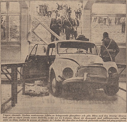 16-åring kraschar bil in i Kärrtorps gymnasium...