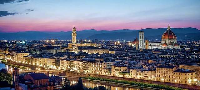 Leonardo da vinci grew up with his father at  Florentia town