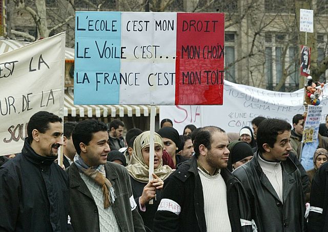 Interdiction des signes religieux dans les écoles