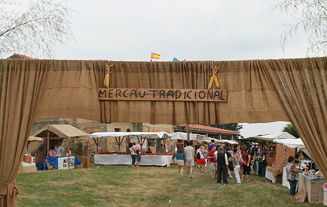 Mercáu Tradicional de Oles (Oles,Villaviciosa)