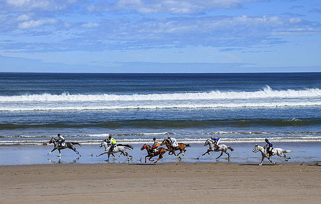 Carreras de Caballos de la playa de Ribadesella (en la playa de Santa Marina, Ribadesella)