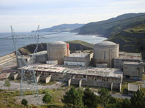 world`s firts nuclear power station built in obnisnk