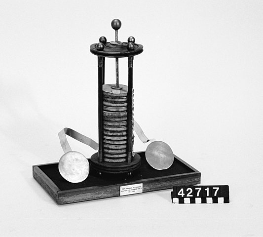 Det första elektriska batteriet