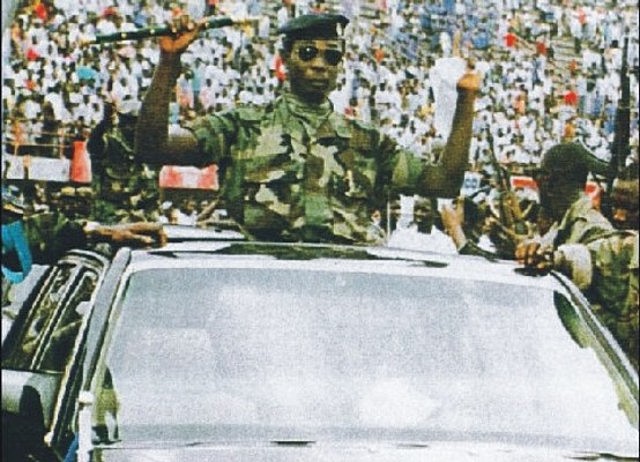 Valentine Strasser llega al poder a través de un Golpe de Estado