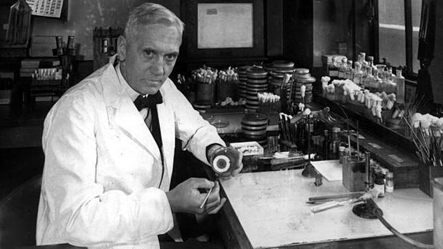 Alexander Fleming descubre la penicilina