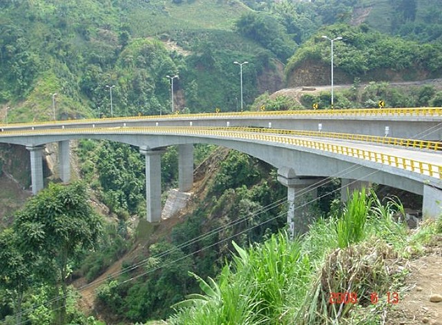 Evaluación y monitoreo de la integridad estructural de puentes preesforzados