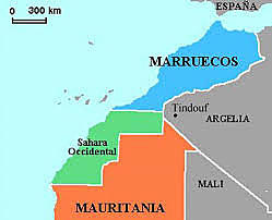Entrega del Sahara Occidental a Marruecos y Mauritania.
