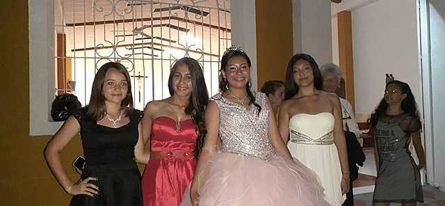 CUANDO FUI A LOS 15 DE MI AMIGA EN UNA FINCA