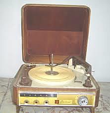 Aparece por primera vez el tocadiscos