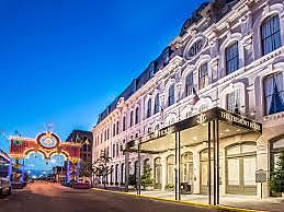 The Tremont house in Boston becomes the first hotel to have indoor plumbing.