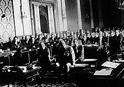 Intento de golpe del general Sanjurjo (agosto) y aprobación de la autonomía de Cataluña y de la reforma agraria.