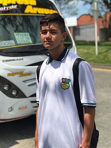 EN LA SALIDA DEL COLEGIO