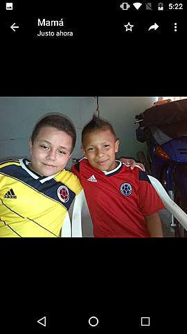 Viendo un partido con mi mejor amigo