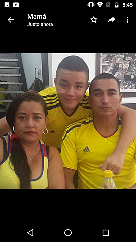 Disfrutando un partido con mí familia