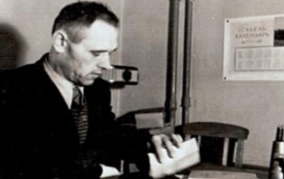 Первый директор школы