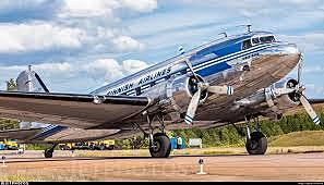 Se crea el primer avion comercial