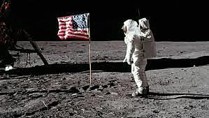 PRIMERA VEGADA QUE L'HOME TREPITJA LA LLUNA