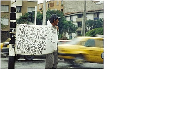 Desplazamiento y la génesis del narcotráfico (1974 - 1979 )