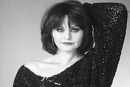 Rocio Durcal gana el Grammy a la excelencia musical