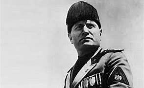 Mussolini forms alliance with Giolitti
