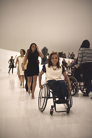 desfile de personas discapacitadas