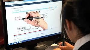 Primera Universidad Totalmente en Linea