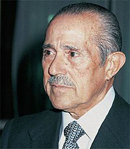 Dimisión Arias Navarro