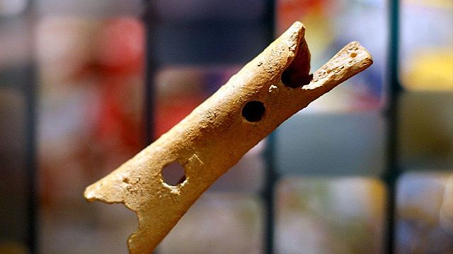 Piščal iz Divjih bab - razstava