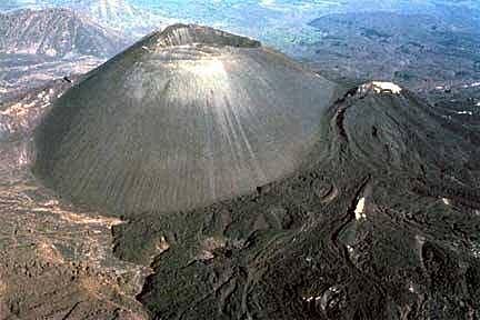 Nacimiento del volcán más joven del mundo El Paricuchín en Michoacán