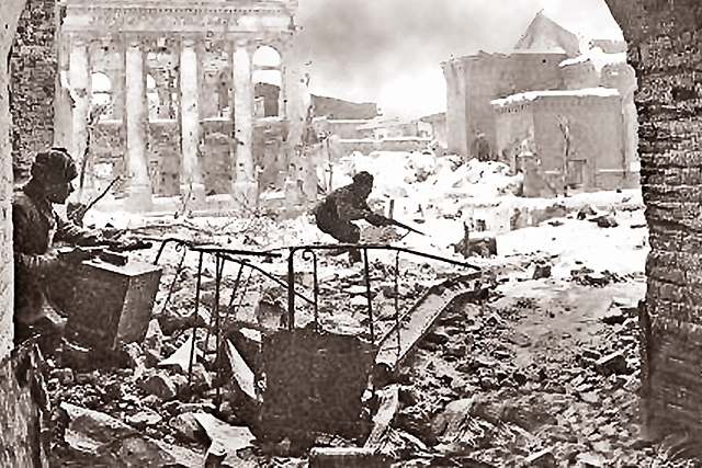 Оборонительные бои на улицах Сталинграда.