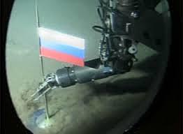 Un robot submarino soviético coloca su bandera nacional en el fondo marino correspondiente al Polo Norte