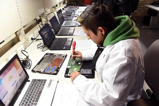 Creación de dos modalidades de salida de la Educación Media: Educación Científico-Humanista y Técnico-Profesional