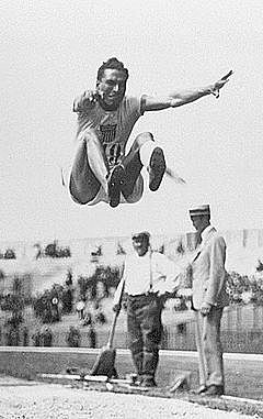 7,69 Edward Gourdin (USA)