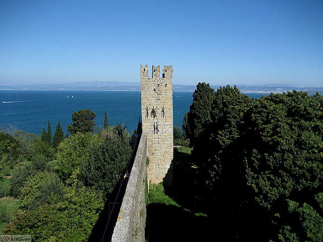 Prva zidana obzidja na naših tleh