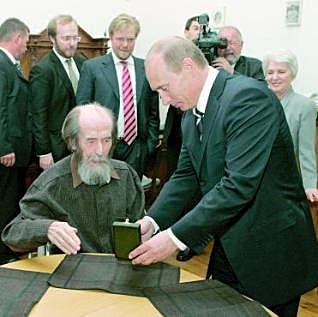 Escritor Ruso gana Nobel en Literatura