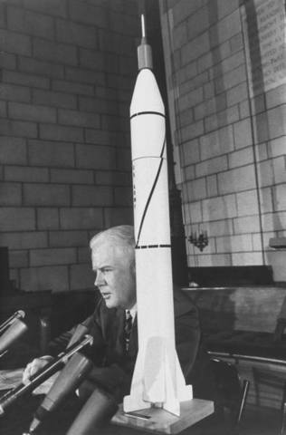 Explorer 2 is launched but fails to reach orbit