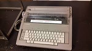 MAQUINA DE ESCRIBIR ELECTRICA