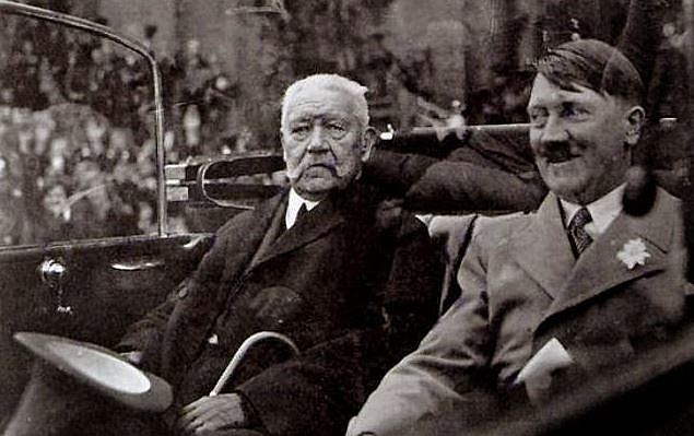 HIDENBURG NOMBRA A HITLER CANCILLER DE ALEMANIA