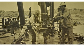 Timeline: "Historia de la industria petrolera en México." - Universidad Vasconcelos de Tabasco. - Normatividad de la Industria Petrolera. - Prof.: Santiago Olán Suárez.