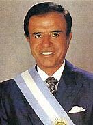 Raúl Alfonsín renuncia y asume Carlos Menem.