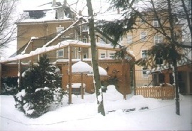 neue Waldvogelvoliere