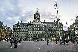 Se fundo la primera escuela de trabajo social en Ecuador