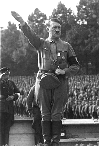 Alemaniak Frantziaren aurkako erasoa jo zuen.