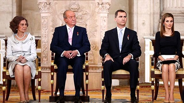 Juan Carlos I abdica en su hijo, Felipe VI