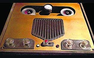 Se utilizaban los eletrófonos, magnetófonos de bobina o proyectores de cine super 8