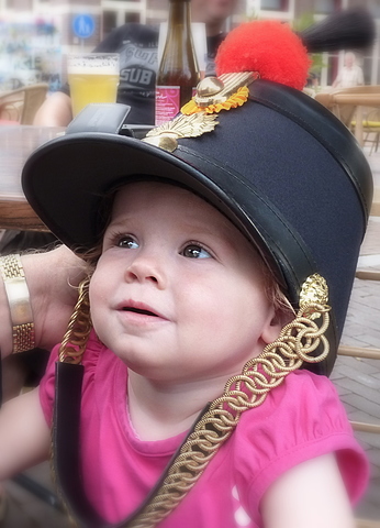 Naar de huldiging van de schutterij in Grubbenvorst omdat ze het OLS gewonnen hadden. Hier met de schuttershoed van opa